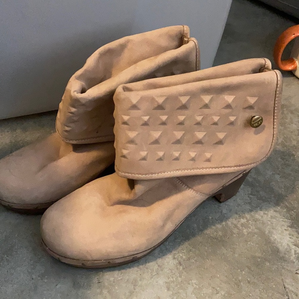 UGG booty
